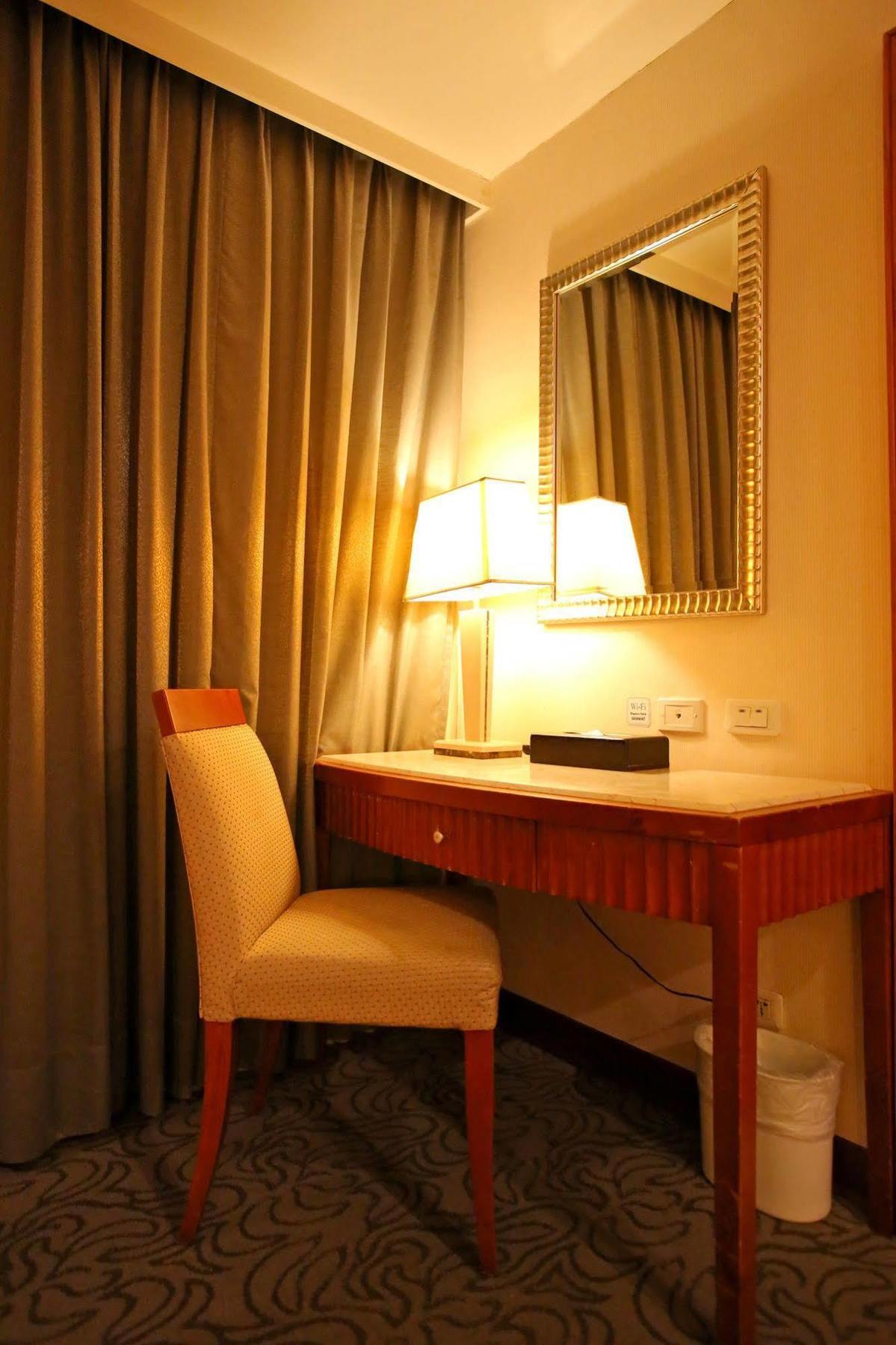 Elegance Hotel Taipei Exterior photo